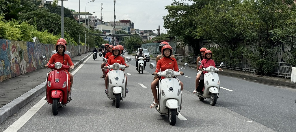 Hanoi Motorbike tour- Hanoi Vespa Tour